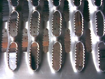 Κίνα Ελαφρύ μεταλλικό πιάτο αντι ολισθήσεων/αντιολισθητικά βήματα σκαλοπατιών μετάλλων προμηθευτής