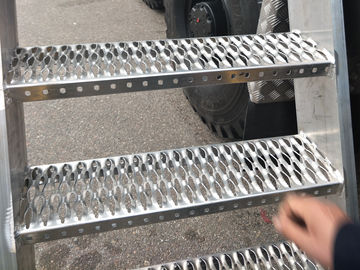 Κίνα Κιγκλίδωμα ασφάλειας βήματος σκαλοπατιών πιασιμάτων διαμαντιών για το στενό διάδρομο, ολίσθηση πατωμάτων πιάτων βήματος μετάλλων μη προμηθευτής